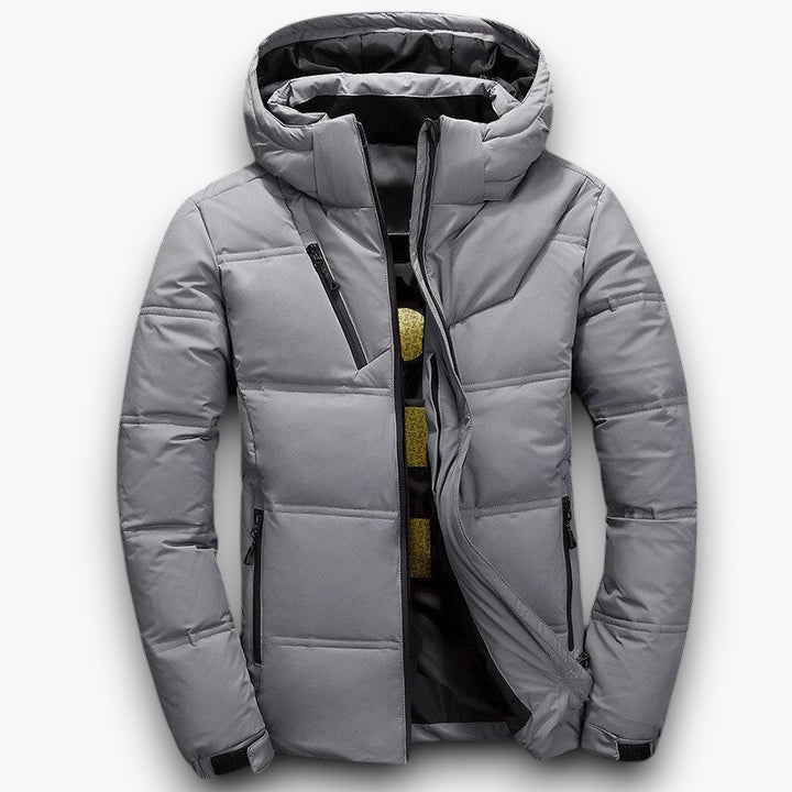 Stijlvol winterjack met warme voering en moderne afwerking.